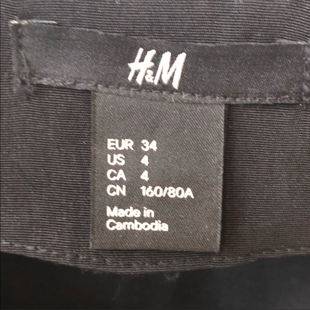 H&M’s black dress/tunic - Picture 2 of 5